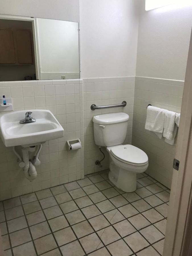 Country Inn Motel Сан-Антонио Экстерьер фото