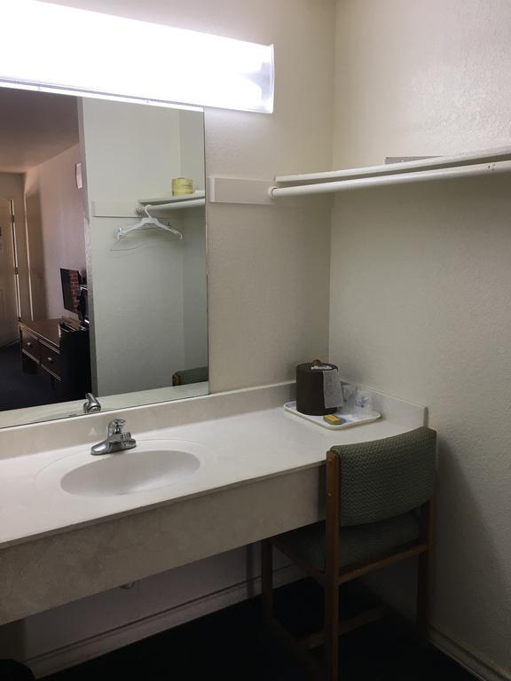 Country Inn Motel Сан-Антонио Экстерьер фото